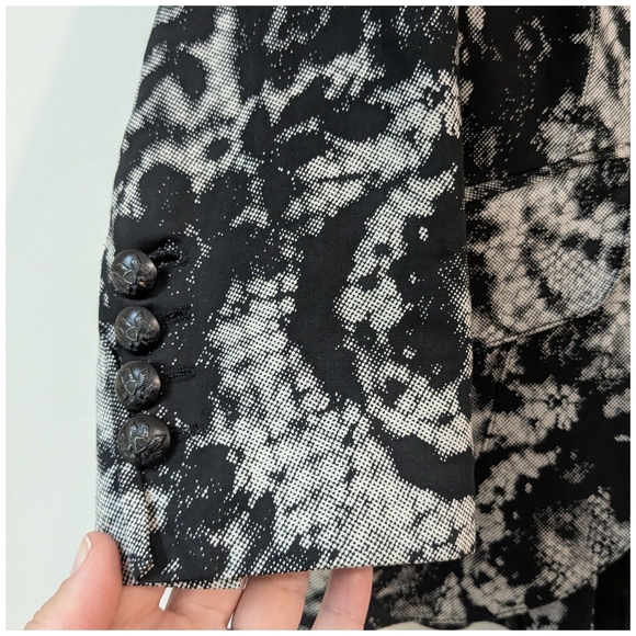 Smythe Lace Print Single Button Blazer - Picture 4 of 8